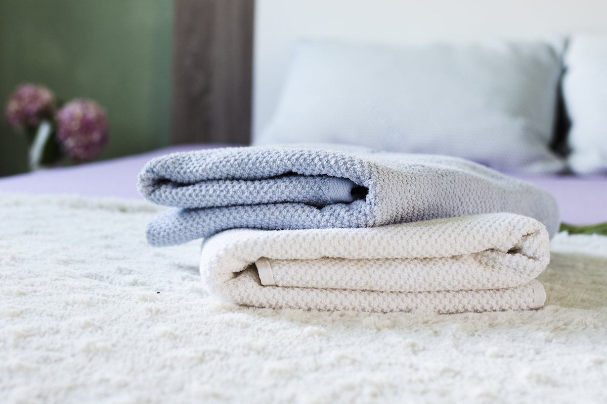 decoration-with-soft-towels-bed